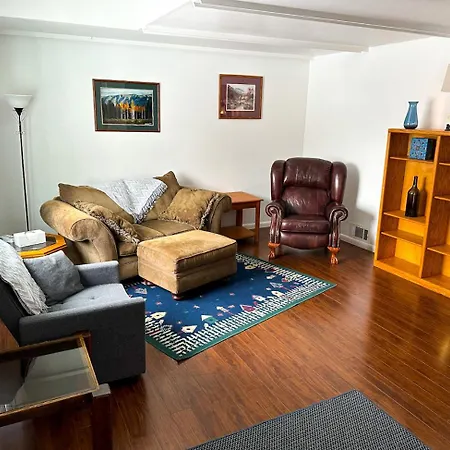 Perfect For West End Shopping Villa